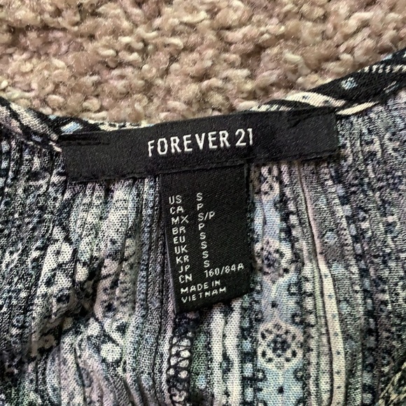 Small flowy dress - Picture 2 of 3